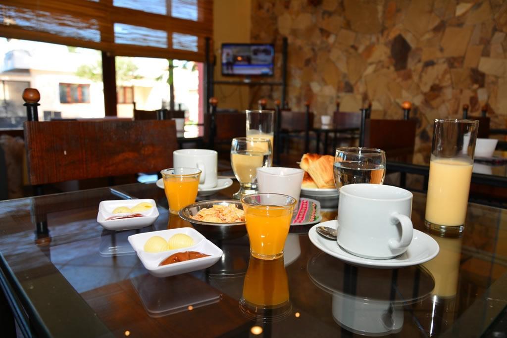 Hotel Del Pilar 萨尔塔 外观 照片